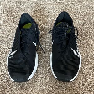 Black and White Nike Superrep